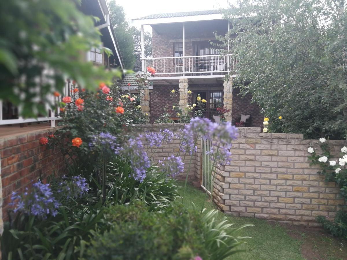 Clarens Cottages Exterior photo
